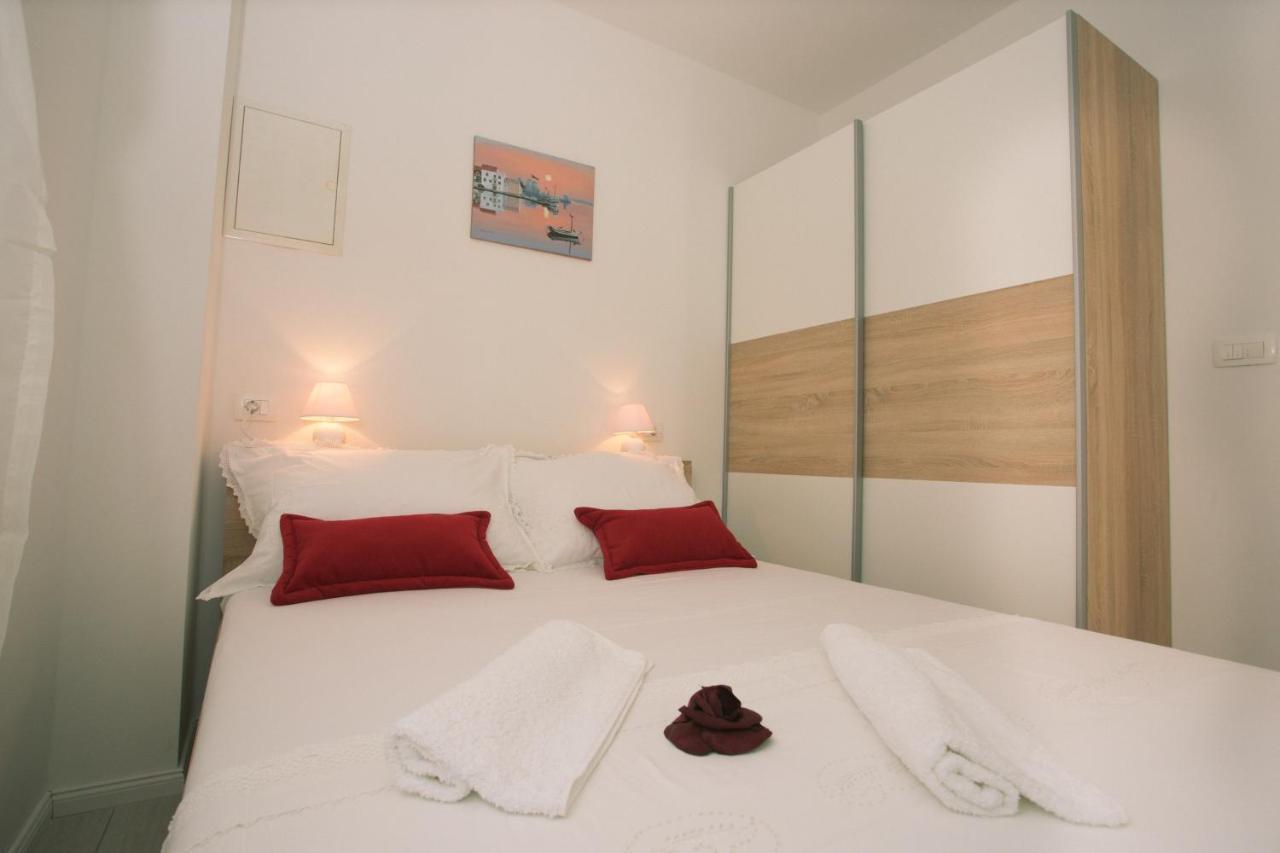 Apartments Kampanel Kastela Bagian luar foto